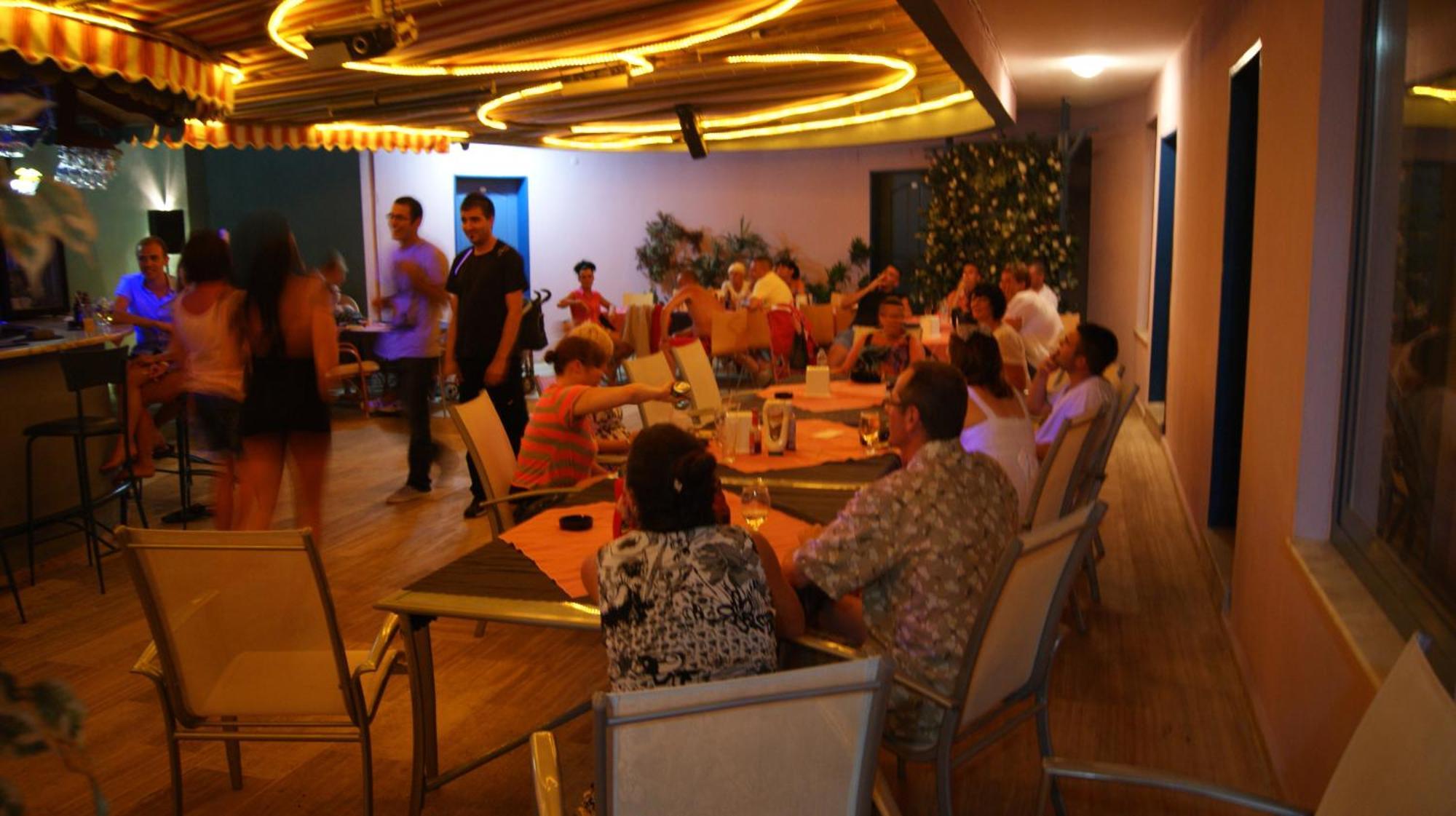 Happy Apart Hotel Kusadası Exteriör bild